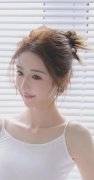 《甘旨的大学女学生